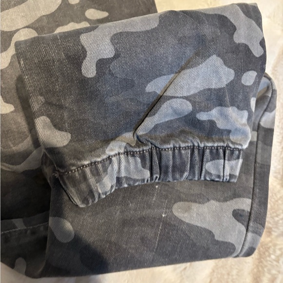 Women's/Teen's American Eagle pants with tapered bottom - Size 8 Worn 1x - Picture 9 of 11